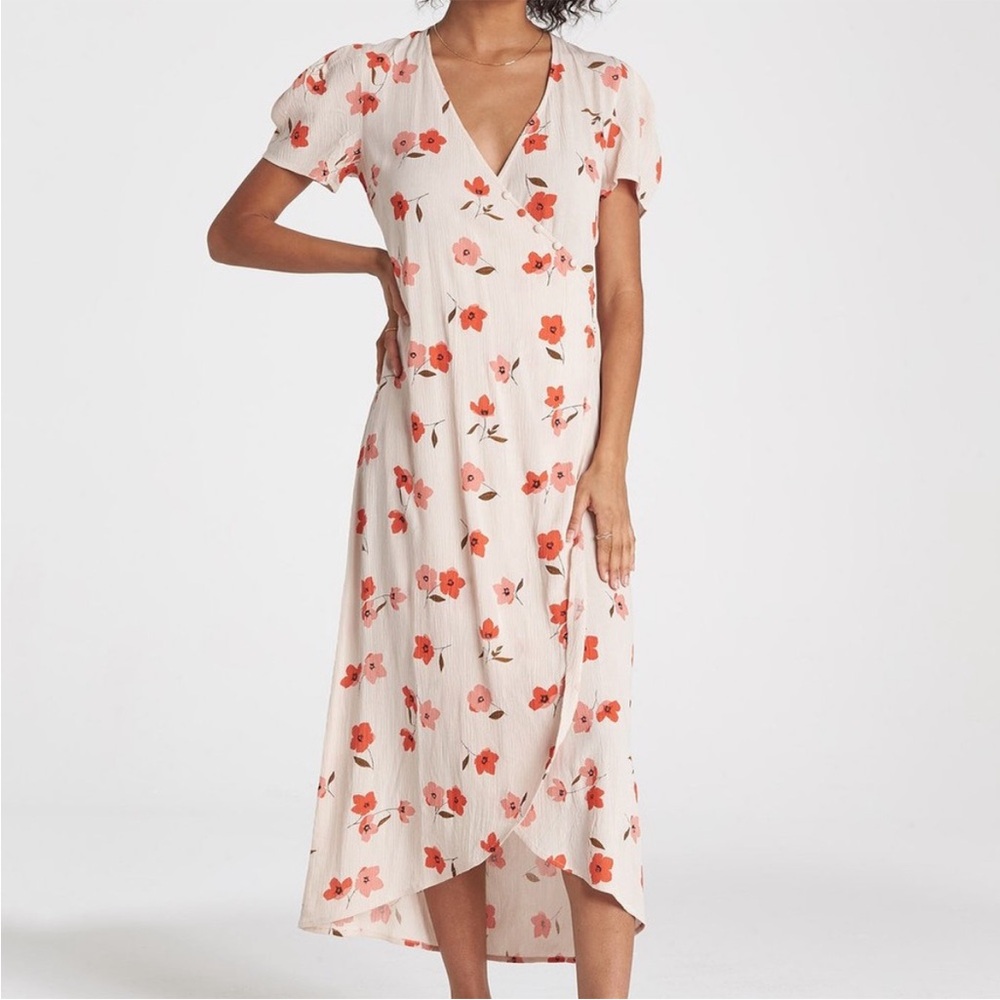 Billabong Floral Wrap Dress 𑁍